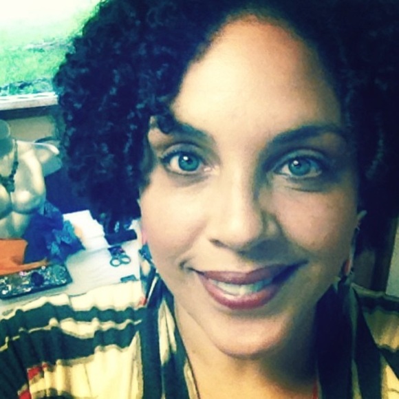 Meet your Posher, Dee Jewels - Picture 3 of 8